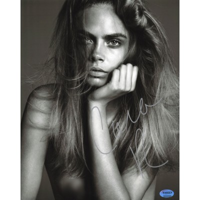 Cara Delevingne カーラ・デルヴィーニュ 直筆サイン入りヌード写真COA付